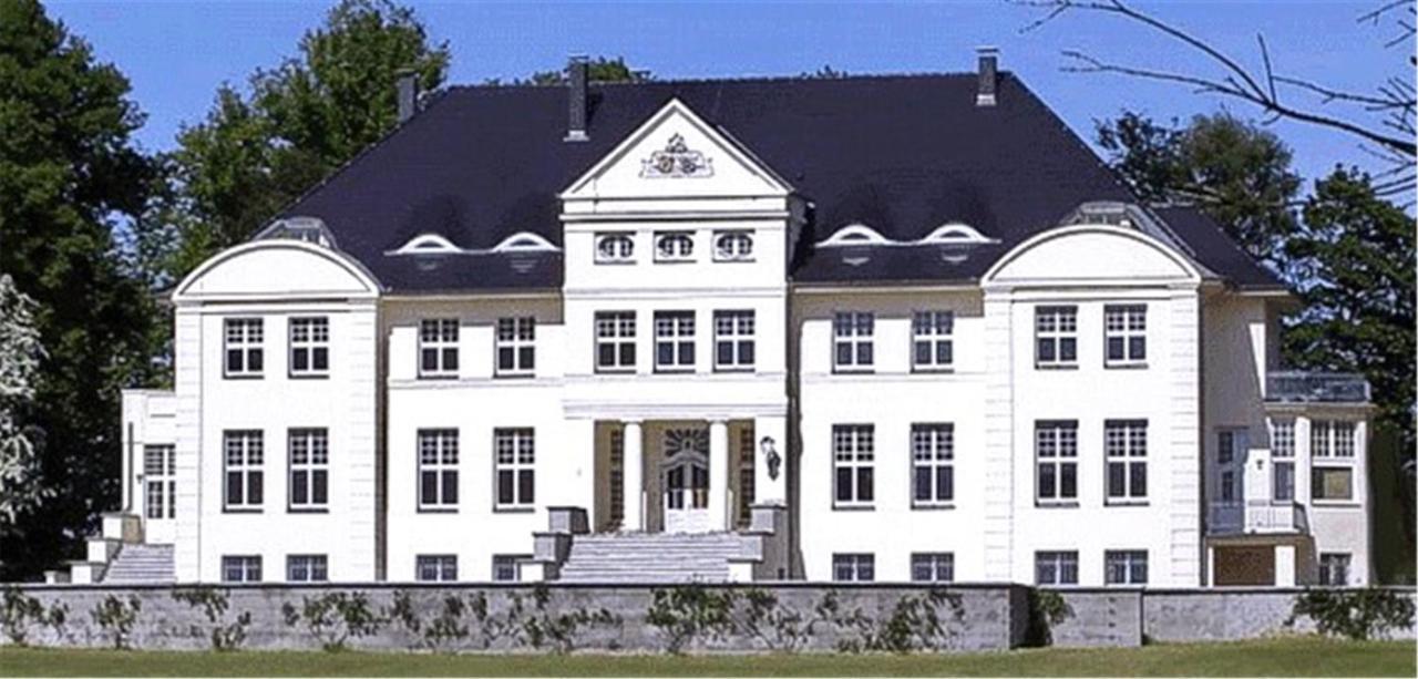 Schloss Wichmannsdorf Kropelin Экстерьер фото